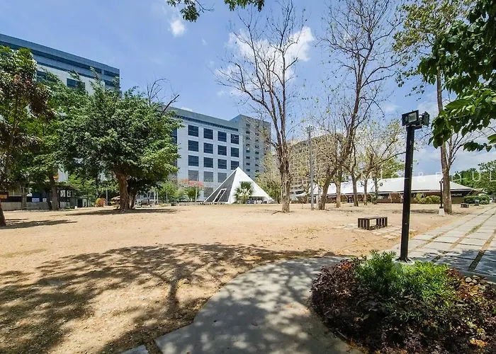 Furnished 1-bedroom In Avida Towers Riala, It Park With Fast Wifi, Netflix, Pool And *