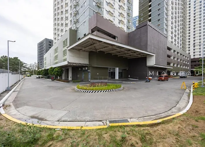Furnished 1-bedroom In Avida Towers Riala, It Park With Fast Wifi, Netflix, Pool And Apartment *